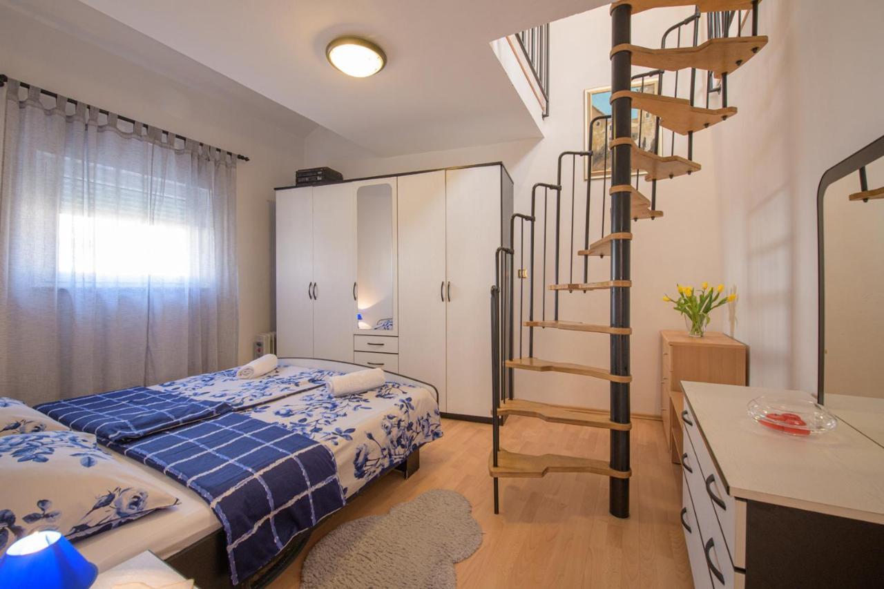 Apartmani Tena Selce Exterior photo