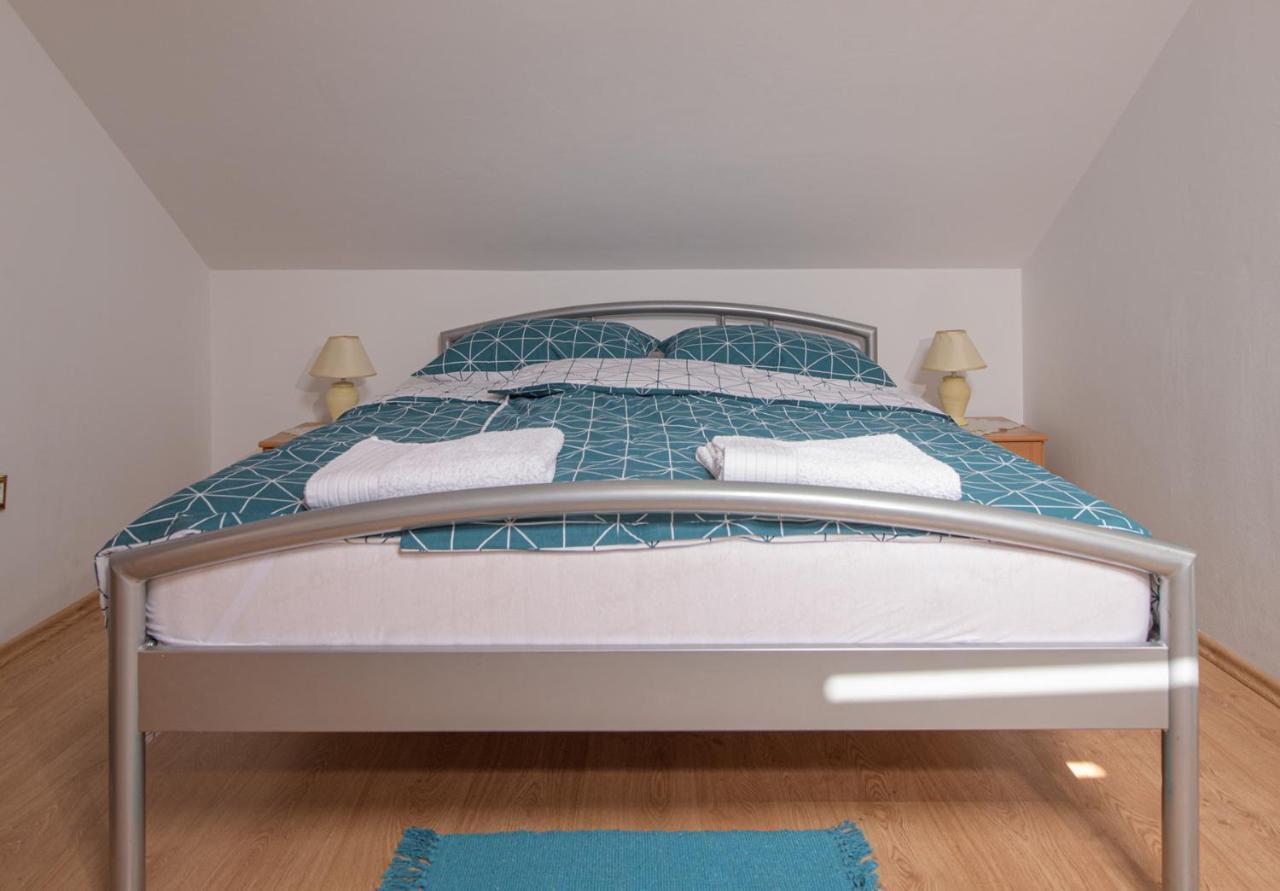 Apartmani Tena Selce Exterior photo