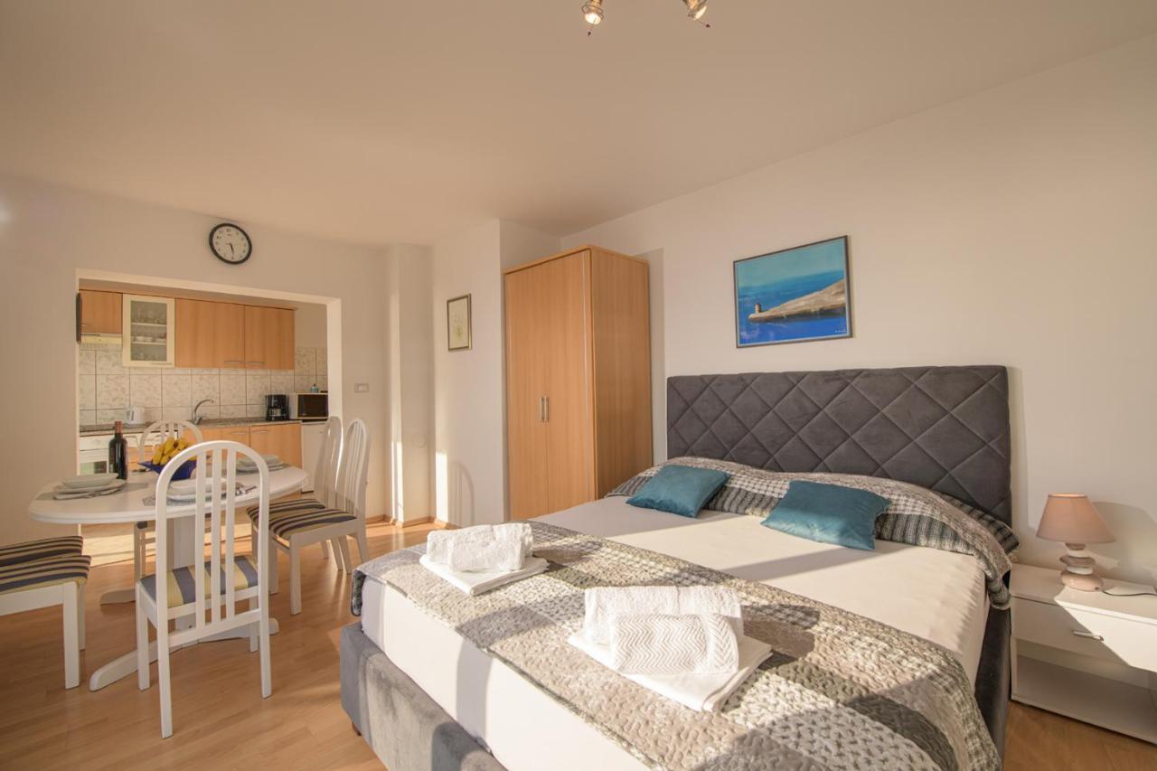 Apartmani Tena Selce Exterior photo