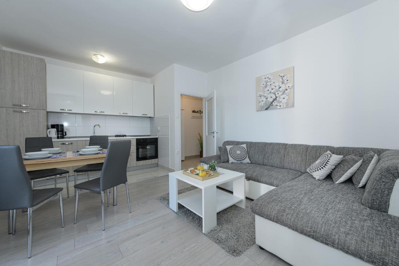Apartmani Tena Selce Exterior photo